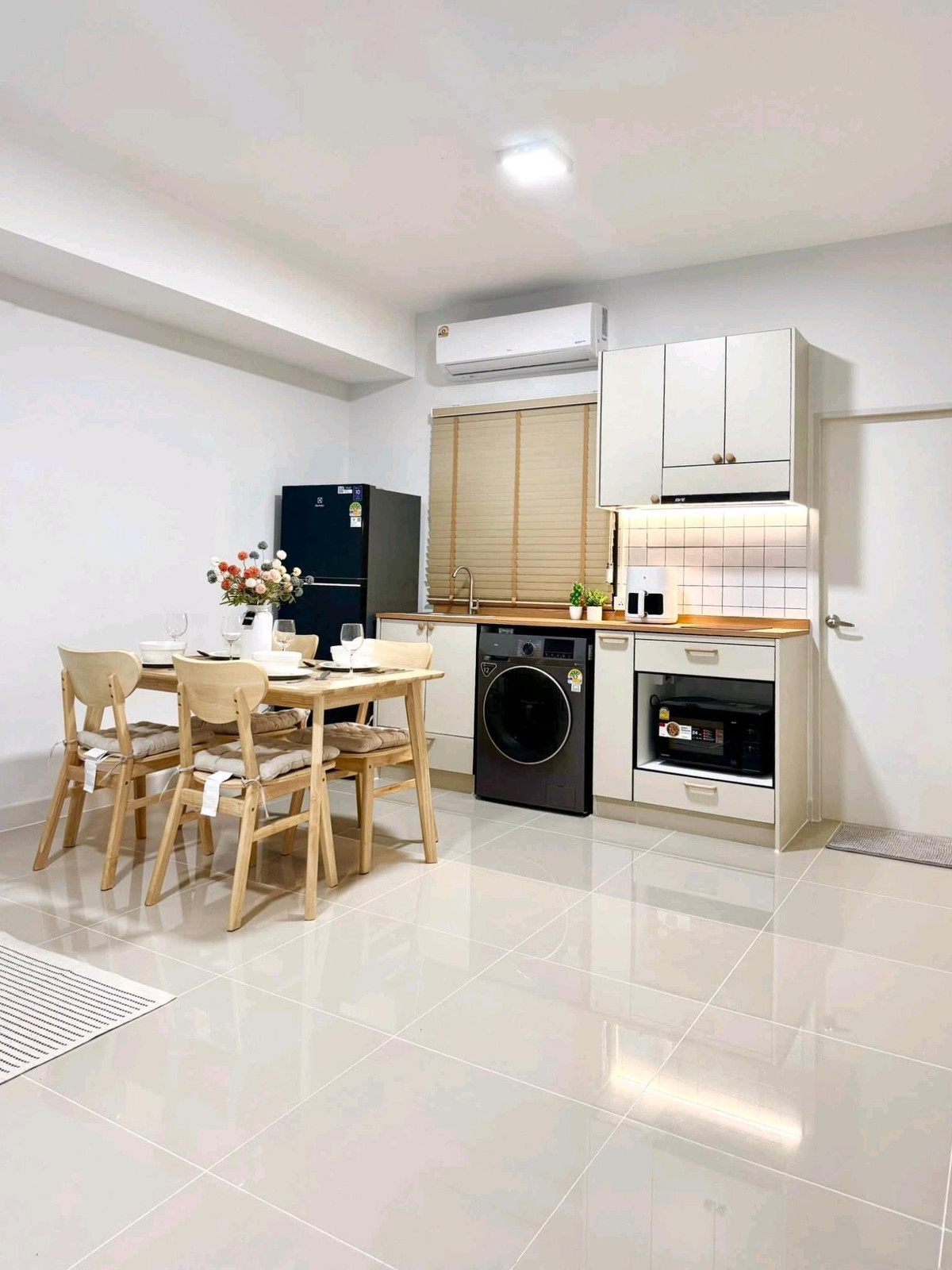 For RentTownhomeBangna, Bearing, Lasalle : ✅Near shopping malls, expressways and leading international schools ⭐️