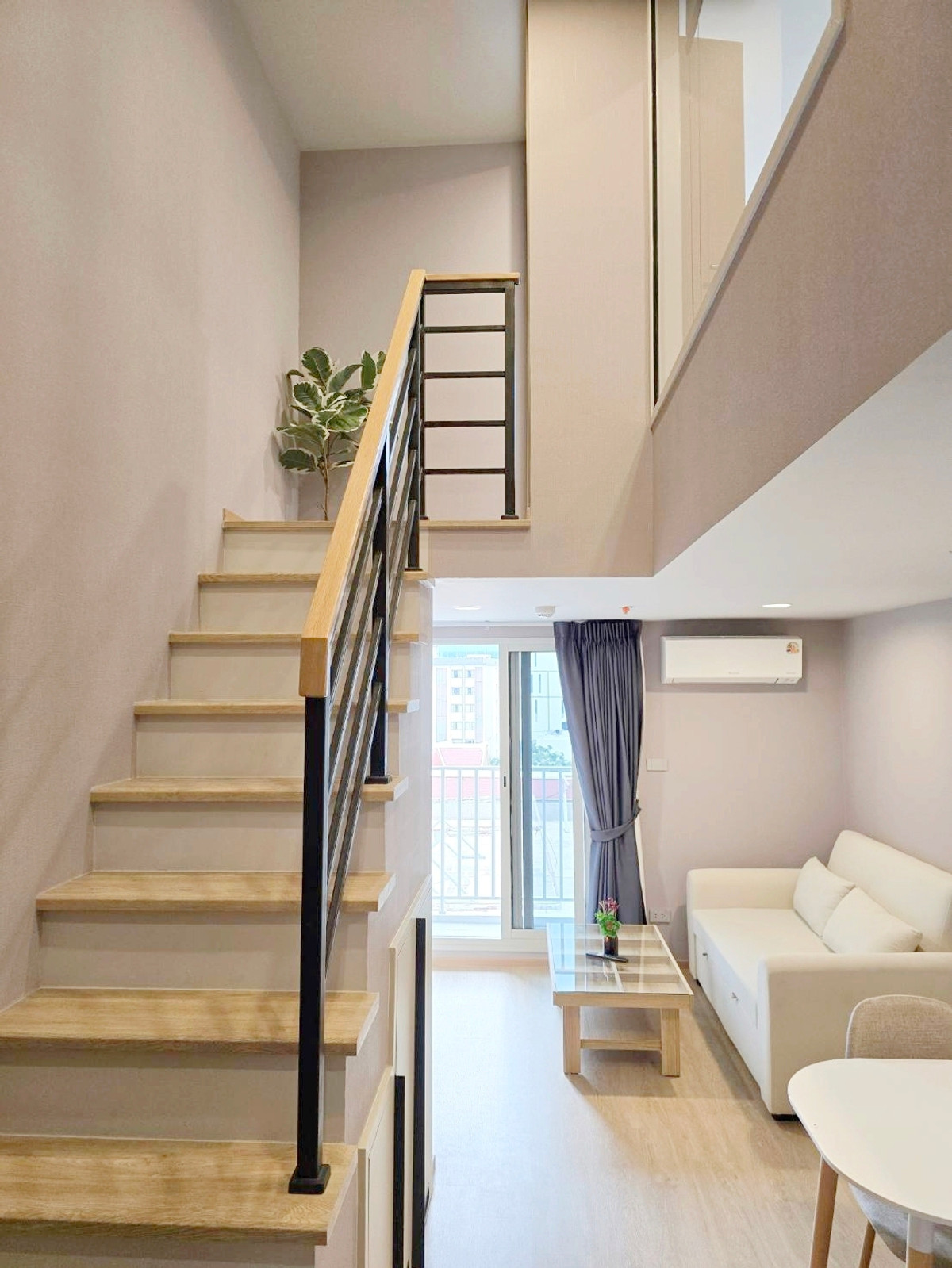 For RentCondoSiam Paragon ,Chulalongkorn,Samyan : 🏢 #CondoForRentCultureChula | Duplex unit in the heart of the city, near Chula-Samyan