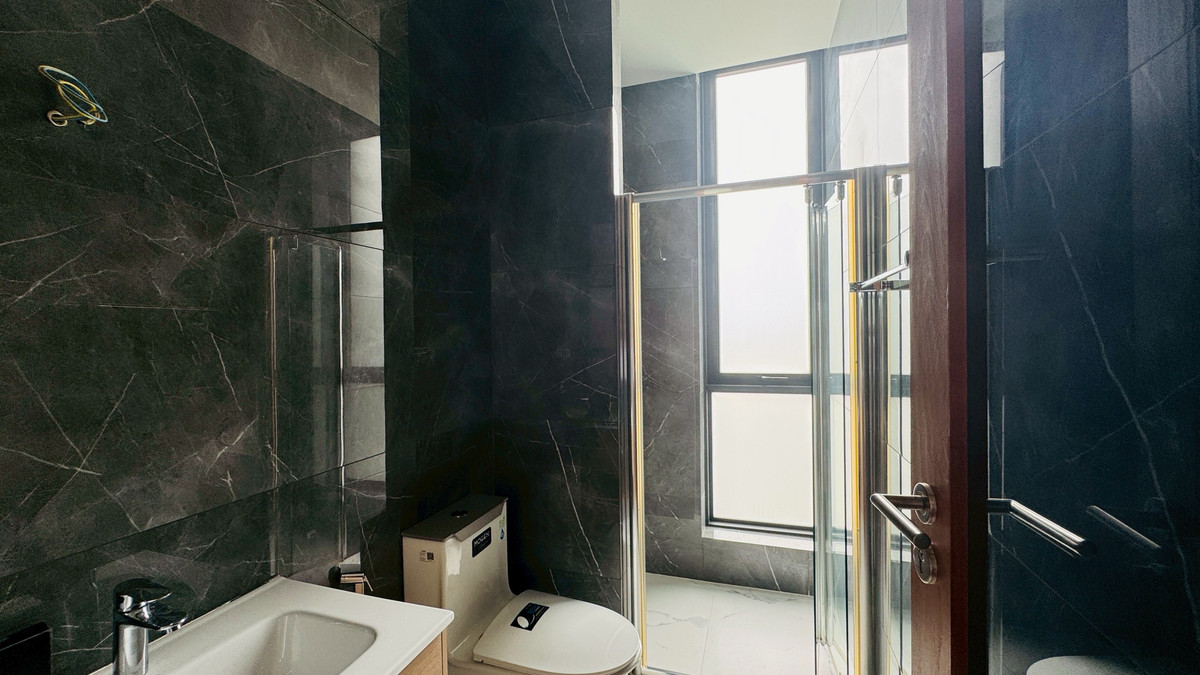 ขายบ้านเสรีไทย-นิด้า : ขายบ้านเดี่ยวหรู 3 ชั้น – 39 Exclusive รามคำแหง 108  พื้นที่ดิน 125 ตร.ว.  พื้นที่ใช้สอย 750 ตารางเมตร 8 ห้องนอน + ห้องแต่งตัว 10 ห้องน้ำ 2 ห้องครัว (ไทย + ฝรั่ง) 2 ห้องรับประทานอาหาร