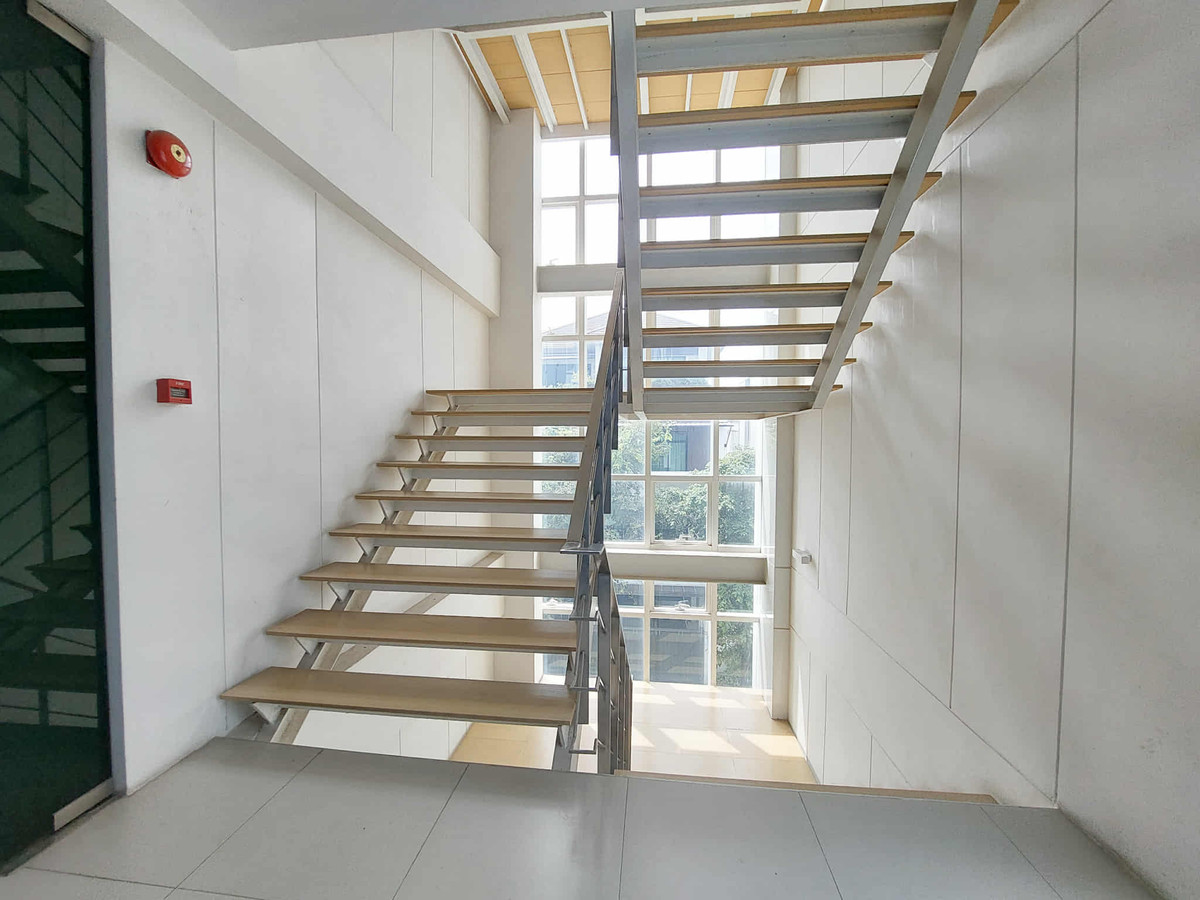 For RentShop HouseSathorn, Narathiwat : For rent, 7-story commercial building, Narathiwat Lane 15 – in the heart of Sathorn.