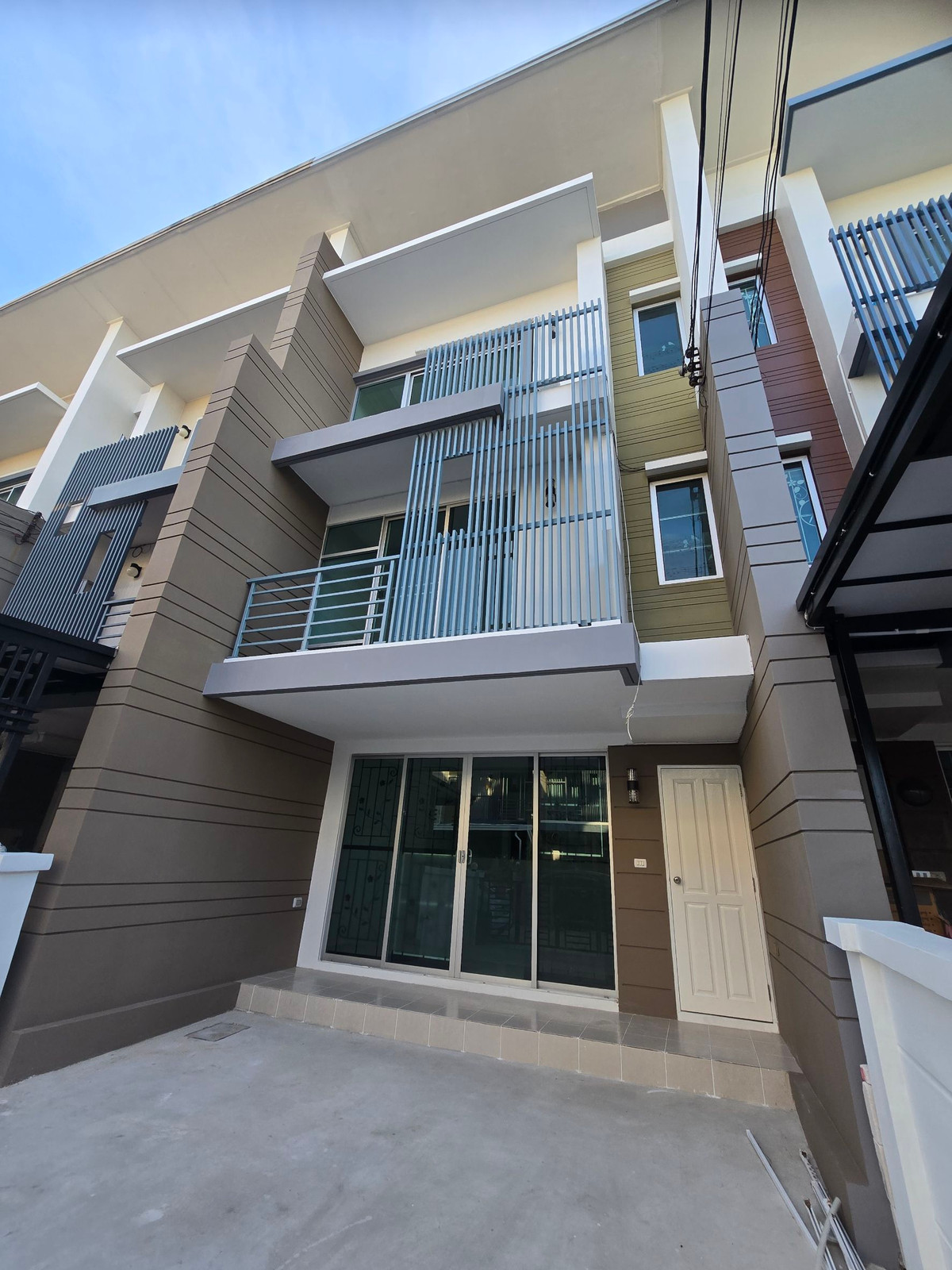 For SaleTownhomeRathburana, Suksawat : 3-story townhome for sale, Town Plus Pracha Uthit, on an area of ​​18.8 sq m. Newly renovated, ready to move in.