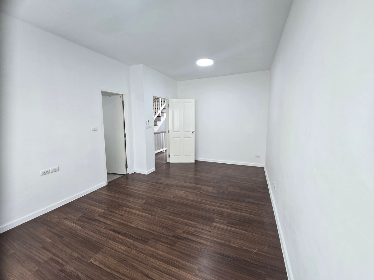 For SaleTownhomeRathburana, Suksawat : 3-story townhome for sale, Town Plus Pracha Uthit, on an area of ​​18.8 sq m. Newly renovated, ready to move in.