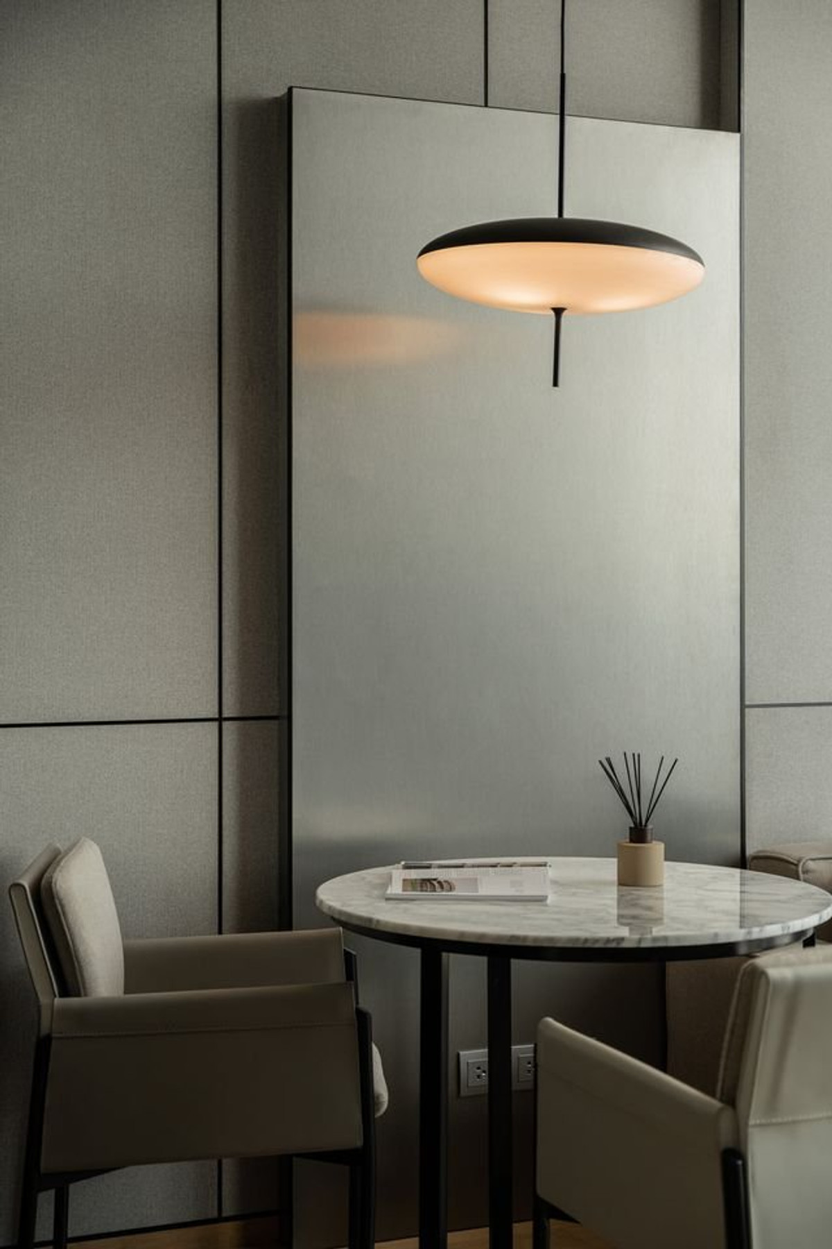 ให้เช่าคอนโดวิทยุ ชิดลม หลังสวน : 28 Chidlom【𝐒𝐄𝐋𝐋 & 𝐑𝐄𝐍𝐓】🔥ลักซ์มินิมอล โทนขาวครีมสไตล์ไฮเอนด์ เรียบสะอาดแบบโรงแรม 5 ดาว🔥 ติดต่อไลน์ไอดี: @hacondo