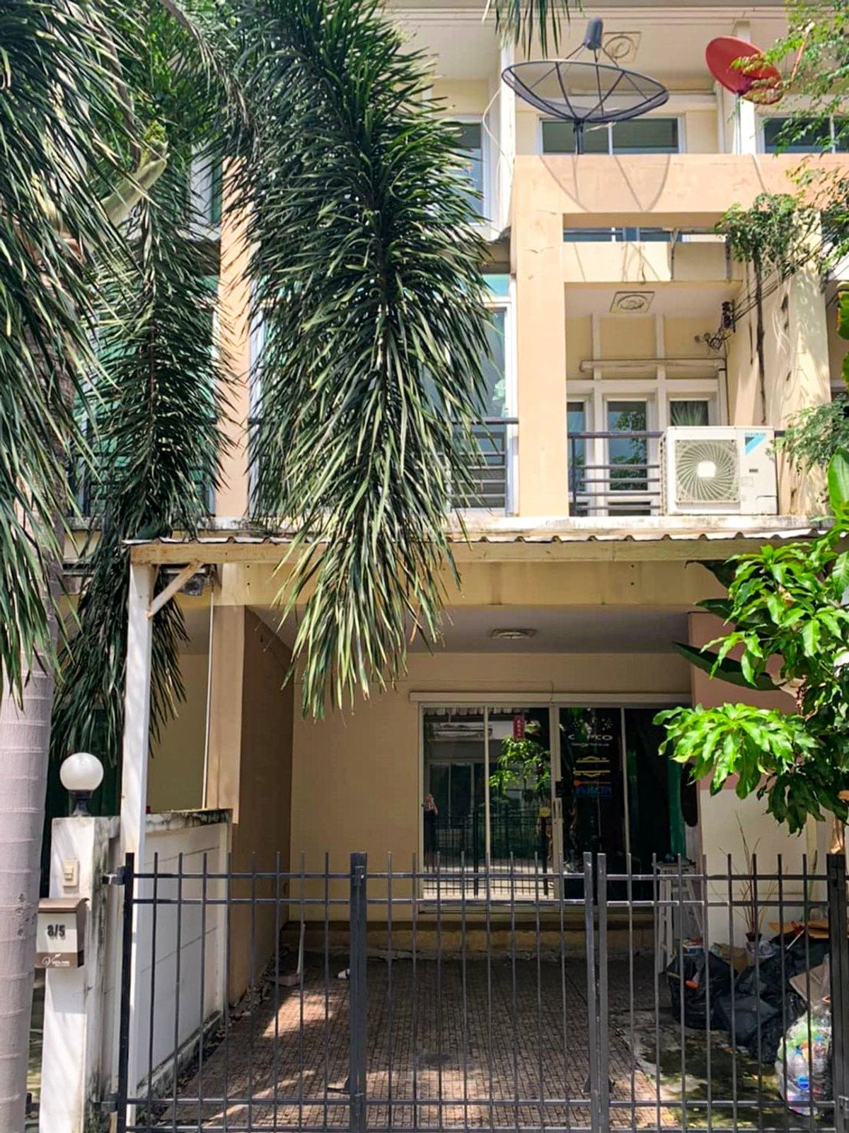 ขายทาวน์โฮมนวมินทร์ รามอินทรา : ขาย!! ทาวน์โฮม 3 ชั้น Vista Park รัชดา-รามอินทรา ขนาด 22.3 ตรว.