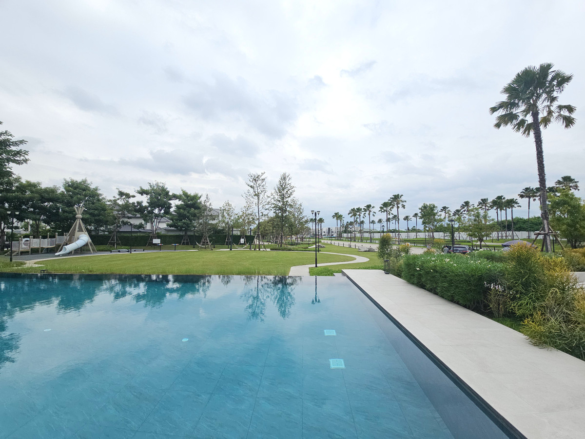 ให้เช่าบ้านบางนา แบริ่ง ลาซาล : ให้เช่า For rent บ้านใหม่ มือ1 พร้อมเข้าอยู่ โครงการ VILLAGGIO3 บางนา ศรีนครินทร์ ขนาด 53 ตรว. พท.ใช้สอย 200 ตารางเมตร 3นอน3น้ำ2ที่จอดรถ 65,000 บ./เดือน สัญญาขั้นต่ำ1ปี ติดต่อ 0954935293 (จอย)