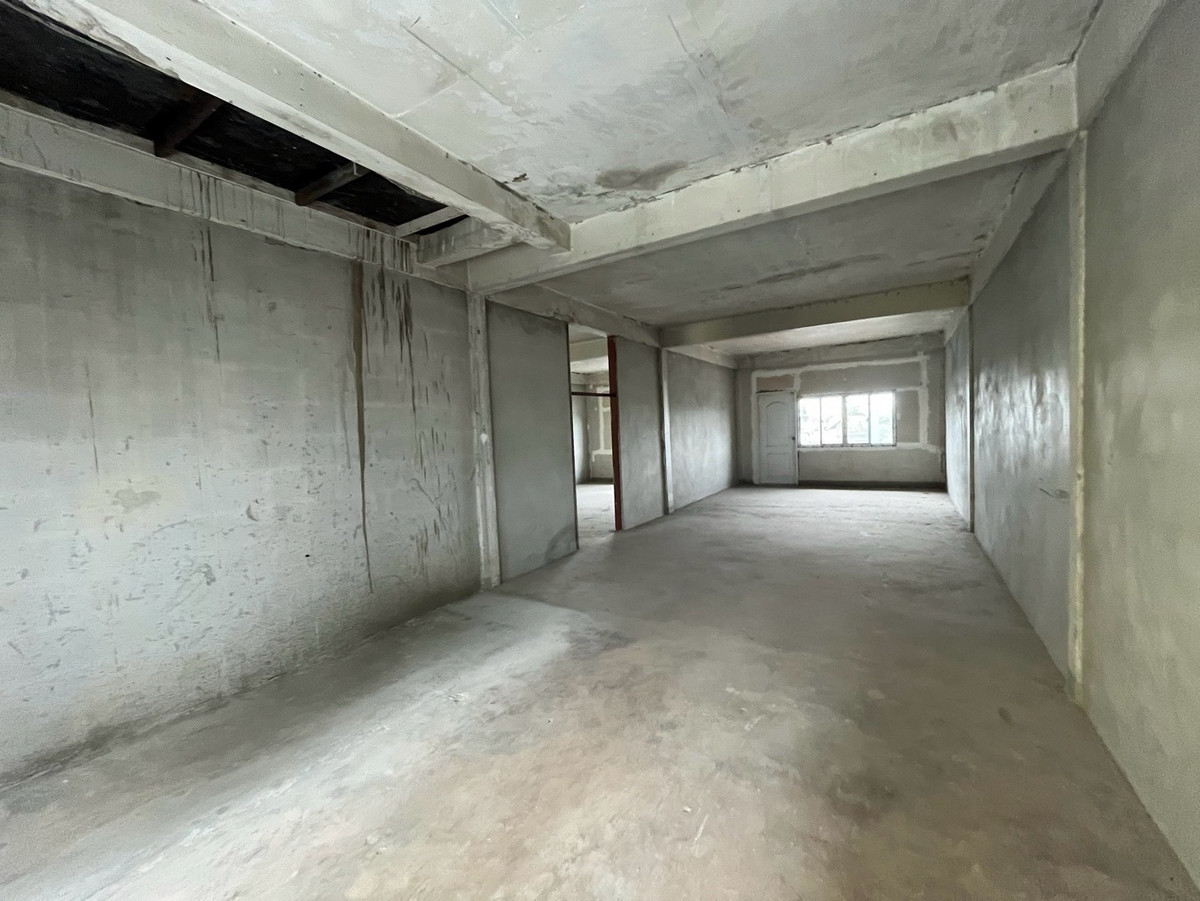 For RentWarehousePattanakan, Srinakarin : Warehouse, commercial building on the main road Phatthanakan - Prawet, near the airport / Lat Krabang / Motorway Chonburi and Bangna-Trad Road.