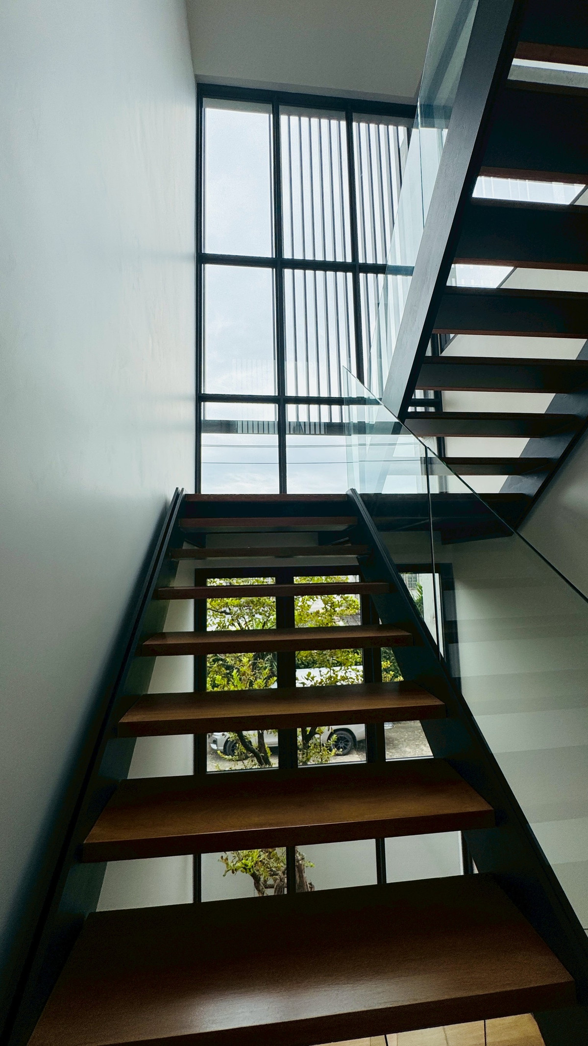 ขายบ้านเสรีไทย-นิด้า : ขายบ้านเดี่ยวหรู 3 ชั้น – 39 Exclusive รามคำแหง 108  พื้นที่ดิน 125 ตร.ว.  พื้นที่ใช้สอย 750 ตารางเมตร 8 ห้องนอน + ห้องแต่งตัว 10 ห้องน้ำ 2 ห้องครัว (ไทย + ฝรั่ง) 2 ห้องรับประทานอาหาร