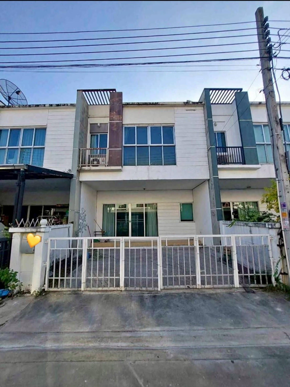 For RentTownhomeBangna, Bearing, Lasalle : 💛Townhome for rent Nara Town Wongwaen-Bangna💛 House width 6 meters, location near Bangna, convenient travel, near Kanchanaphisek Road. and Srinakarin-Bangna Trat zone