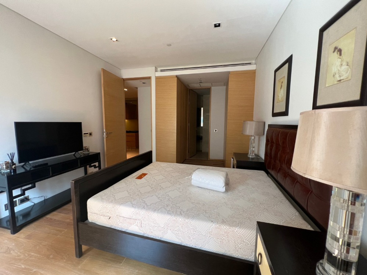 For RentCondoSilom, Saladaeng, Bangrak : Saladaeng Residences【𝐒𝐄𝐋𝐋 & 𝐑𝐄𝐍𝐓】🔥Elegant and sophisticated, with a warm, mature tone. Every corner is meticulously decorated. Peaceful, luxurious, and classy, ​​Saladaeng Living style.🔥 Contact Line ID: @hacondo
