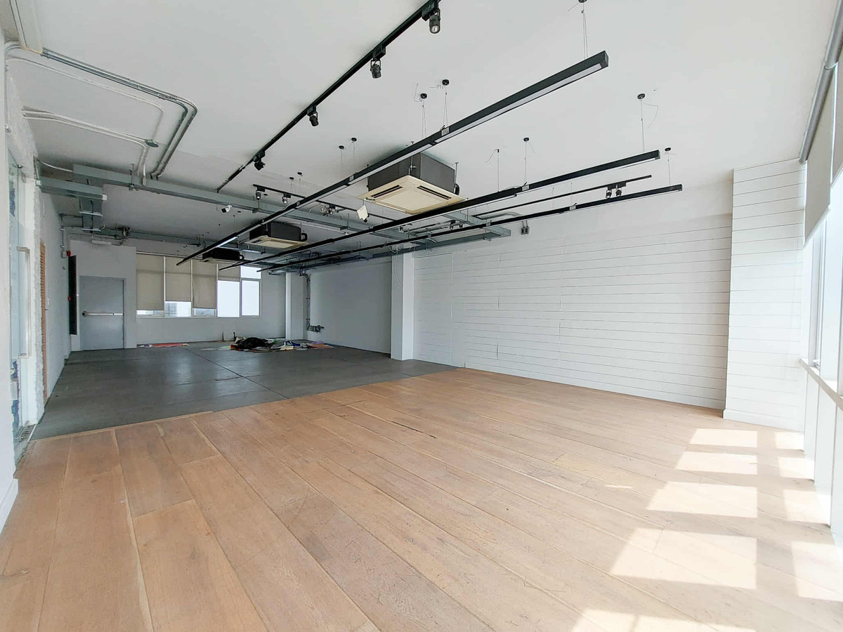 For RentShop HouseSathorn, Narathiwat : For rent, 7-story commercial building, Narathiwat Lane 15 – in the heart of Sathorn.