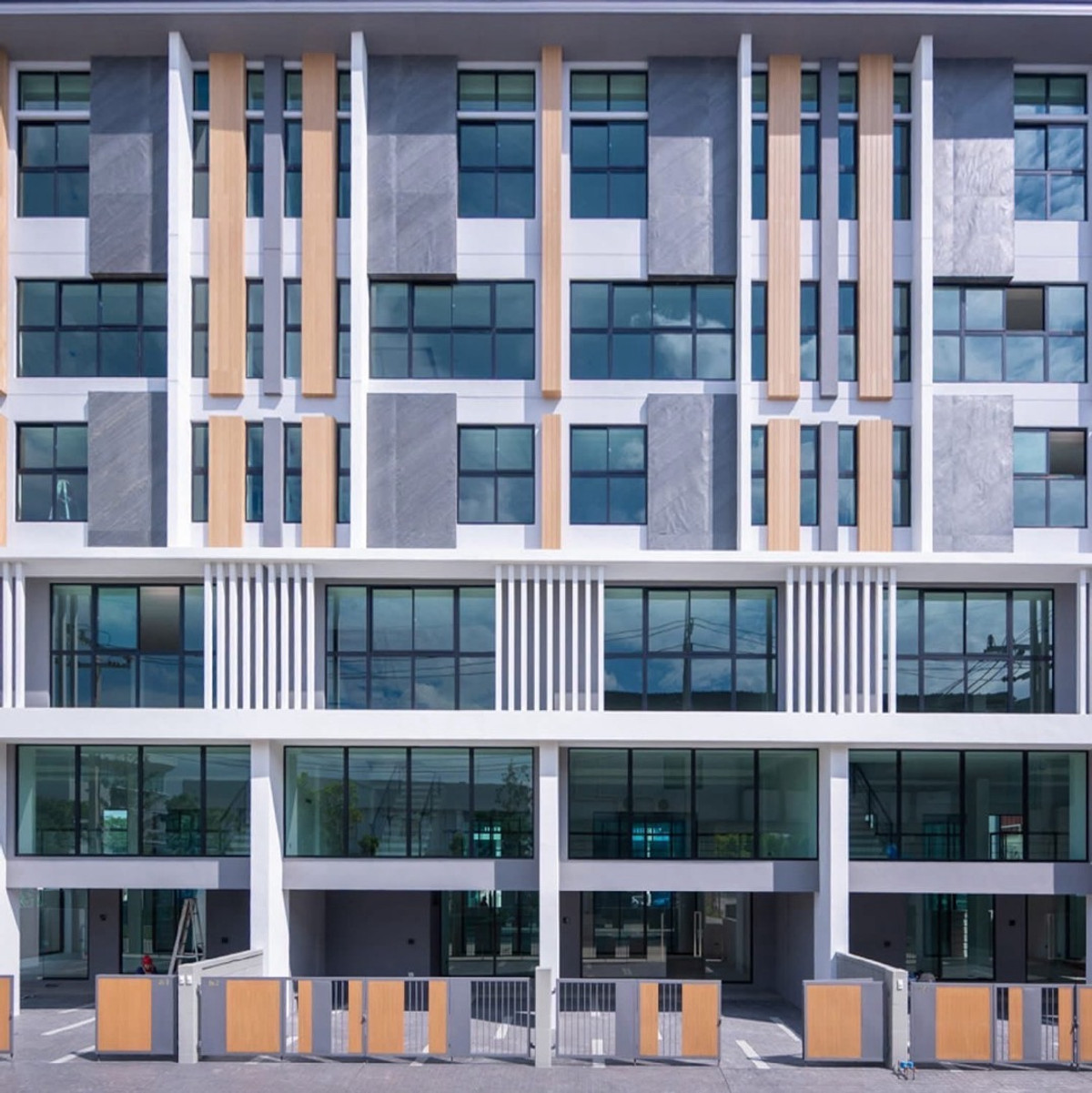 ขายอาคารพาณิชย์พัฒนาการ ศรีนครินทร์ : เริ่ม 15.2 ล้าน ออฟฟิศ ติดถนนใหญ่ ติดห้าง
Nirvana @WORK กรุงเทพกรีฑา 