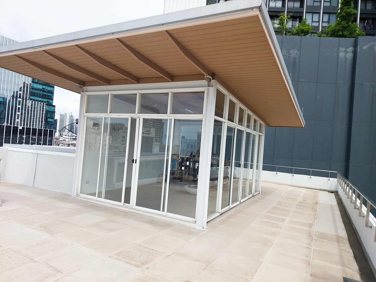 For RentShop HouseSathorn, Narathiwat : For rent, 7-story commercial building, Narathiwat Lane 15 – in the heart of Sathorn.