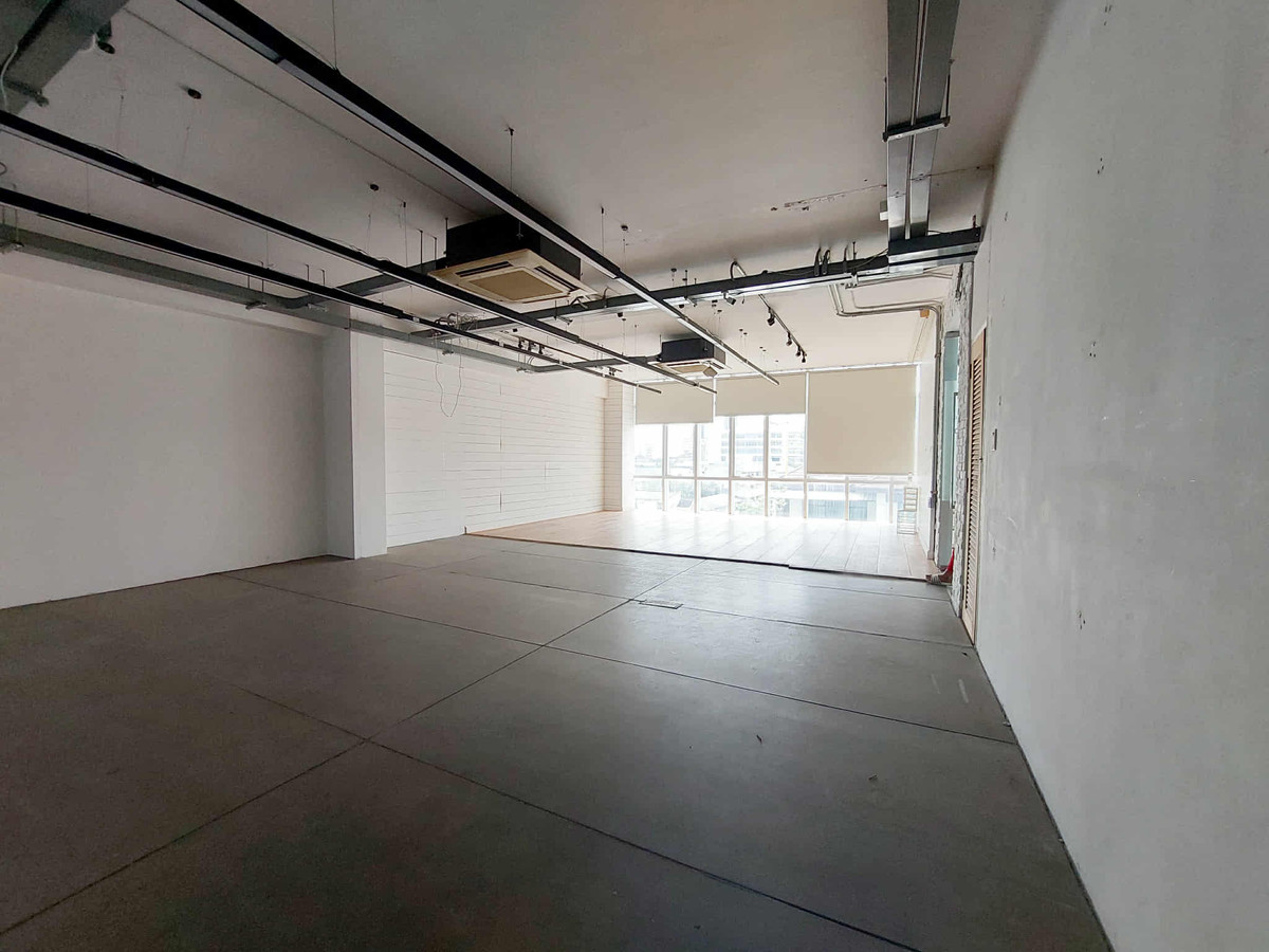 For RentShop HouseSathorn, Narathiwat : For rent, 7-story commercial building, Narathiwat Lane 15 – in the heart of Sathorn.