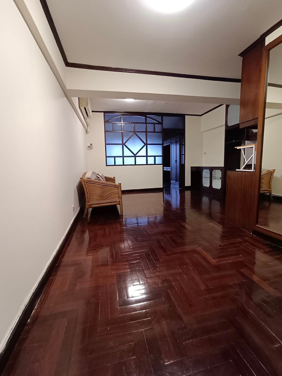 For RentCondoSiam Paragon ,Chulalongkorn,Samyan : Pathumwan Place【𝐑𝐄𝐍𝐓】🔥Classic style with warm orange lights to make the room look more expensive without trying🔥 Contact Line ID: @hacondo