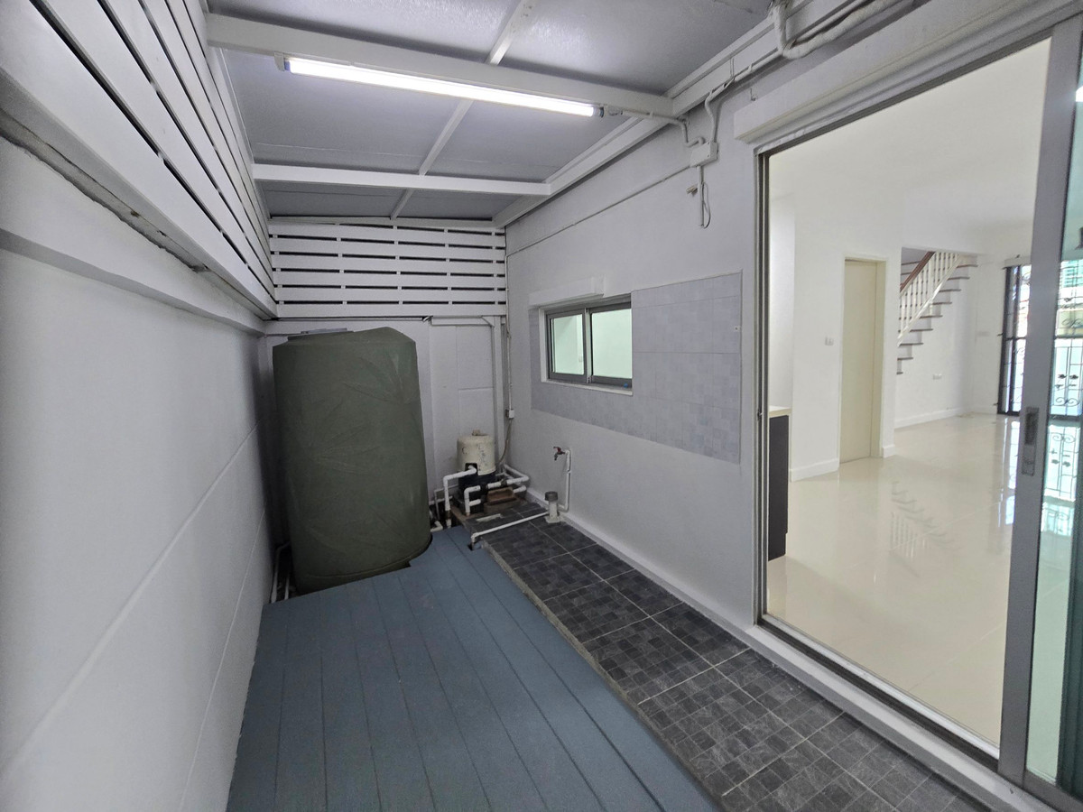 For SaleTownhomeRathburana, Suksawat : 3-story townhome for sale, Town Plus Pracha Uthit, on an area of ​​18.8 sq m. Newly renovated, ready to move in.