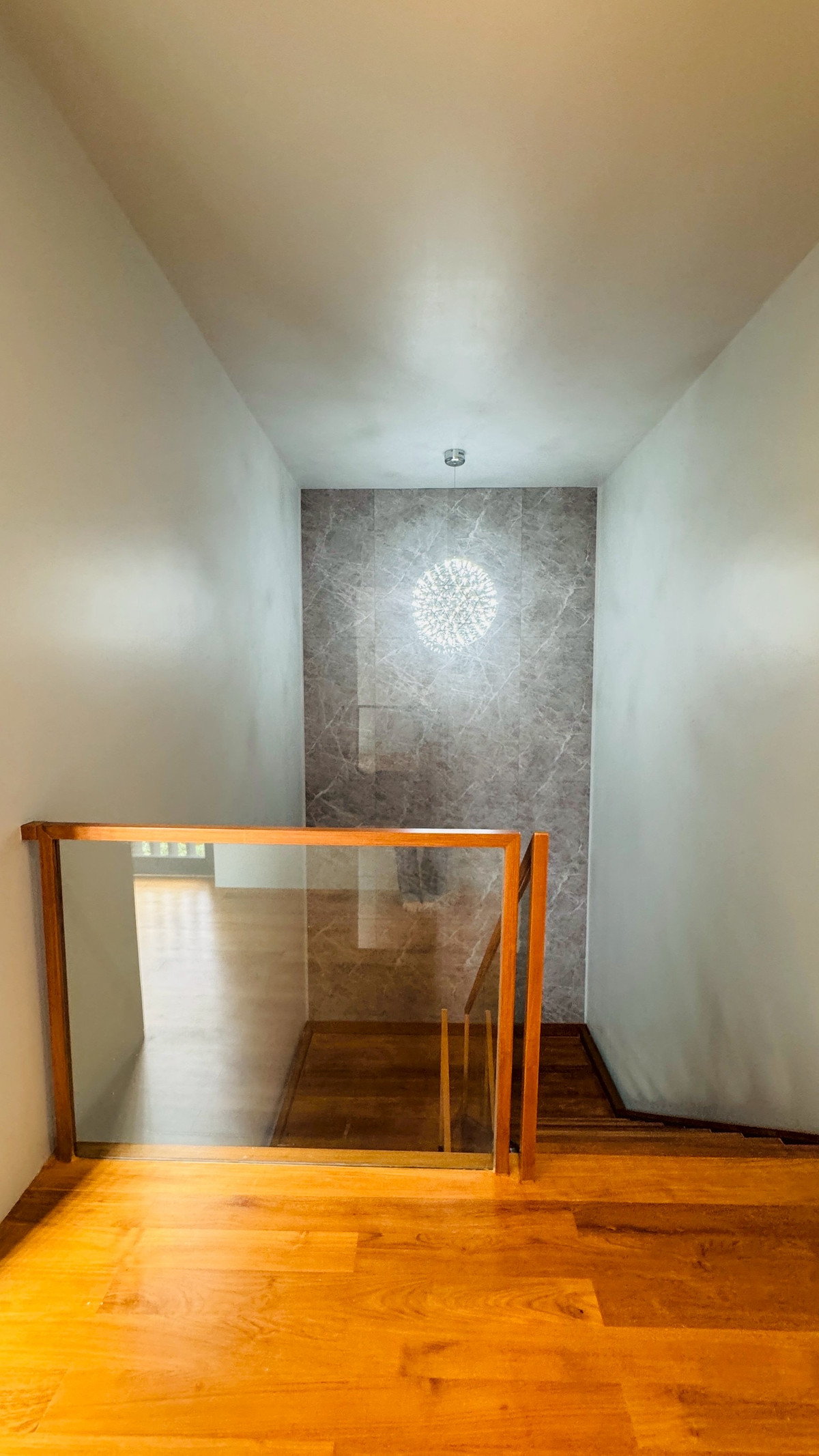 ขายบ้านเสรีไทย-นิด้า : ขายบ้านเดี่ยวหรู 3 ชั้น – 39 Exclusive รามคำแหง 108  พื้นที่ดิน 125 ตร.ว.  พื้นที่ใช้สอย 750 ตารางเมตร 8 ห้องนอน + ห้องแต่งตัว 10 ห้องน้ำ 2 ห้องครัว (ไทย + ฝรั่ง) 2 ห้องรับประทานอาหาร