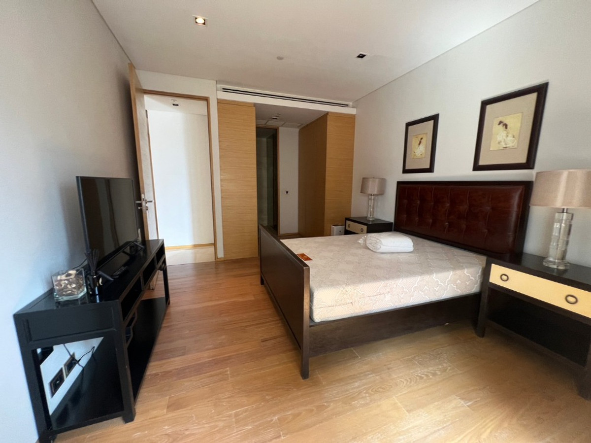 For RentCondoSilom, Saladaeng, Bangrak : Saladaeng Residences【𝐒𝐄𝐋𝐋 & 𝐑𝐄𝐍𝐓】🔥Elegant and sophisticated, with a warm, mature tone. Every corner is meticulously decorated. Peaceful, luxurious, and classy, ​​Saladaeng Living style.🔥 Contact Line ID: @hacondo