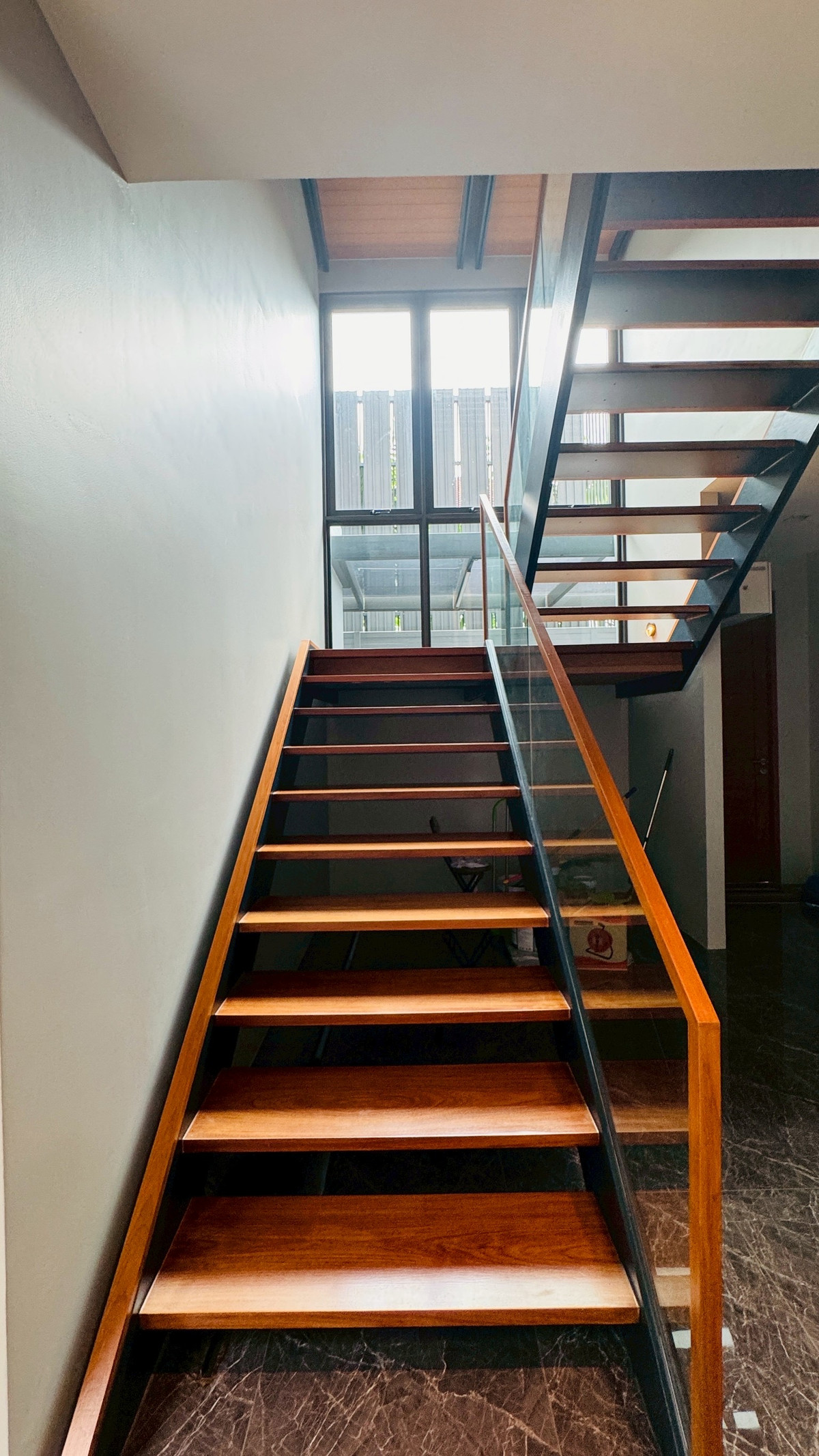 ขายบ้านเสรีไทย-นิด้า : ขายบ้านเดี่ยวหรู 3 ชั้น – 39 Exclusive รามคำแหง 108  พื้นที่ดิน 125 ตร.ว.  พื้นที่ใช้สอย 750 ตารางเมตร 8 ห้องนอน + ห้องแต่งตัว 10 ห้องน้ำ 2 ห้องครัว (ไทย + ฝรั่ง) 2 ห้องรับประทานอาหาร