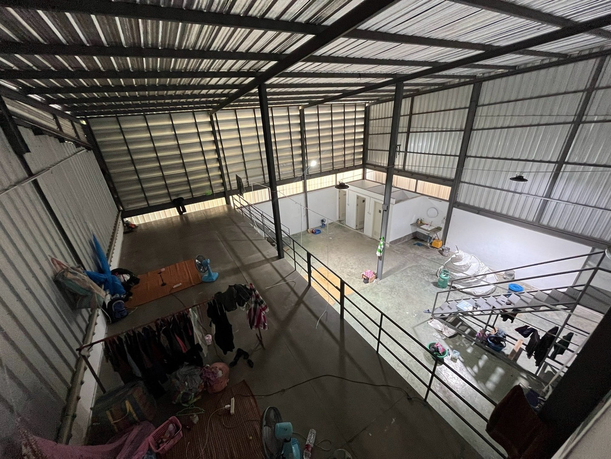 For RentWarehousePattanakan, Srinakarin : Warehouse, commercial building on the main road Phatthanakan - Prawet, near the airport / Lat Krabang / Motorway Chonburi and Bangna-Trad Road.