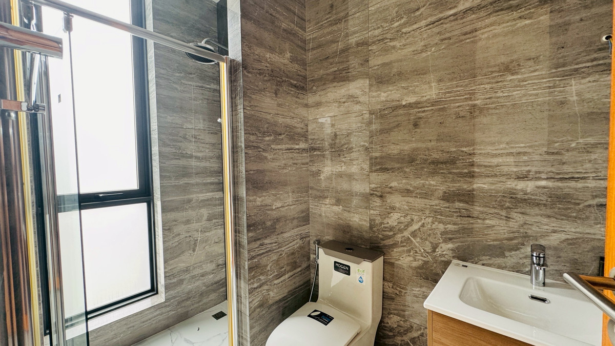 ขายบ้านเสรีไทย-นิด้า : ขายบ้านเดี่ยวหรู 3 ชั้น – 39 Exclusive รามคำแหง 108  พื้นที่ดิน 125 ตร.ว.  พื้นที่ใช้สอย 750 ตารางเมตร 8 ห้องนอน + ห้องแต่งตัว 10 ห้องน้ำ 2 ห้องครัว (ไทย + ฝรั่ง) 2 ห้องรับประทานอาหาร