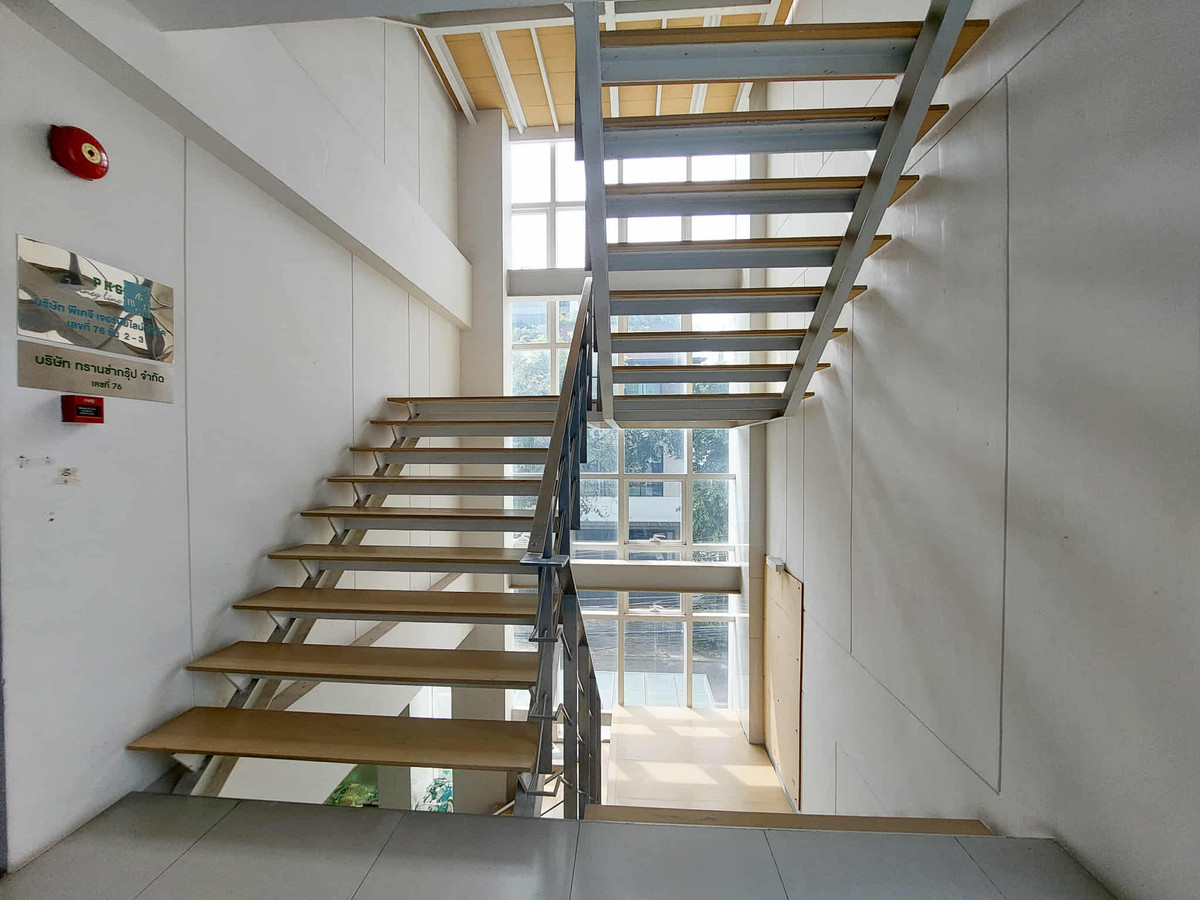 For RentShop HouseSathorn, Narathiwat : For rent, 7-story commercial building, Narathiwat Lane 15 – in the heart of Sathorn.