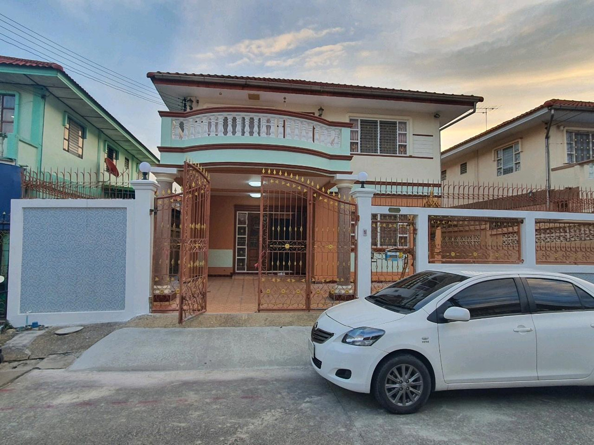 ให้เช่าบ้านปิ่นเกล้า จรัญสนิทวงศ์ : ให้เช่าบ้านเดี่ยวหลังใหญ่ 4 ห้องนอน หมู่บ้านพระปิ่น 2 ถนนบรมราชชนนี เดินทางสะดวก ใกล้ตลาดธนบุรี 