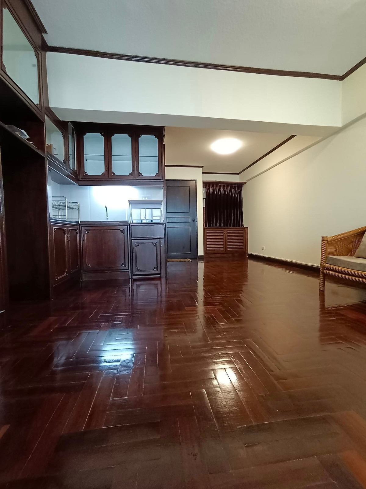 For RentCondoSiam Paragon ,Chulalongkorn,Samyan : Pathumwan Place【𝐑𝐄𝐍𝐓】🔥Classic style with warm orange lights to make the room look more expensive without trying🔥 Contact Line ID: @hacondo