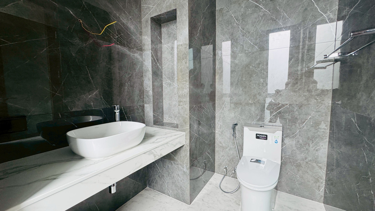 ขายบ้านเสรีไทย-นิด้า : ขายบ้านเดี่ยวหรู 3 ชั้น – 39 Exclusive รามคำแหง 108  พื้นที่ดิน 125 ตร.ว.  พื้นที่ใช้สอย 750 ตารางเมตร 8 ห้องนอน + ห้องแต่งตัว 10 ห้องน้ำ 2 ห้องครัว (ไทย + ฝรั่ง) 2 ห้องรับประทานอาหาร