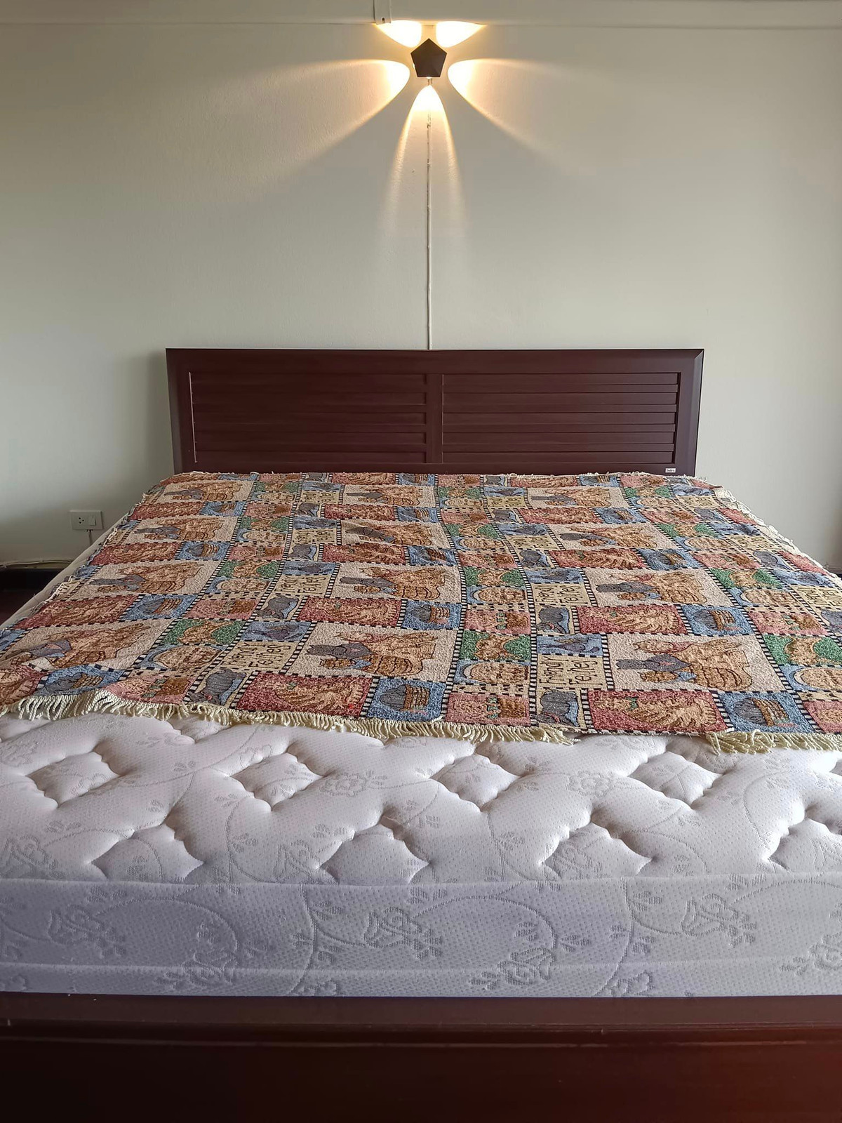 For RentCondoSiam Paragon ,Chulalongkorn,Samyan : Pathumwan Place【𝐑𝐄𝐍𝐓】🔥Classic style with warm orange lights to make the room look more expensive without trying🔥 Contact Line ID: @hacondo