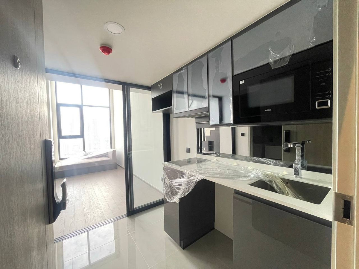 For RentCondoSiam Paragon ,Chulalongkorn,Samyan : Park Origin Chula Samyan【𝐑𝐄𝐍𝐓】🔥Luxury modern style, sharp lines and dark tones create a very elegant and expensive mood🔥 Contact Line ID: @hacondo