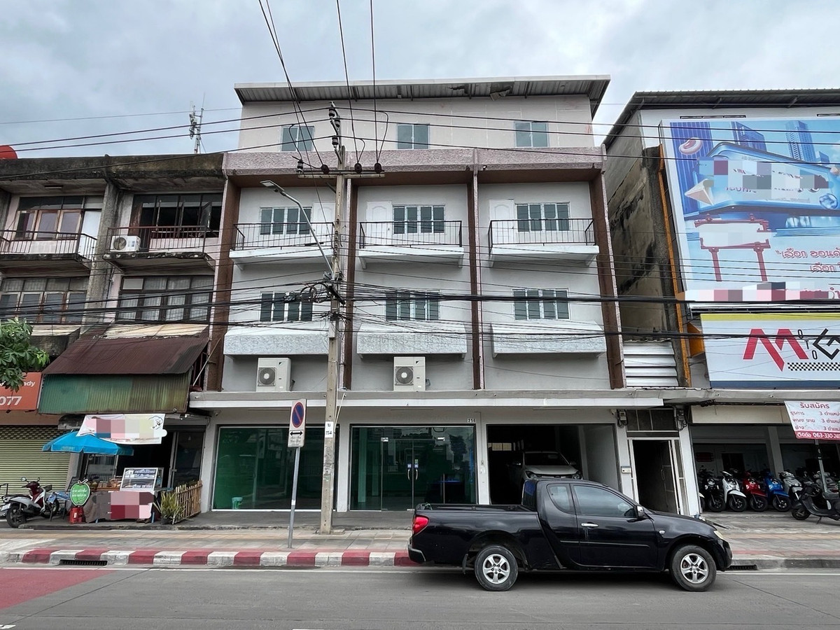 For RentRetail SpacePattanakan, Srinakarin : Commercial buildings, warehouses along the main road, Phatthanakan - Prawet | Suitable for maintenance garages, car garages, shops selling auto parts, machinery, equipment, mechanics tools, sports and industrial equipment.
