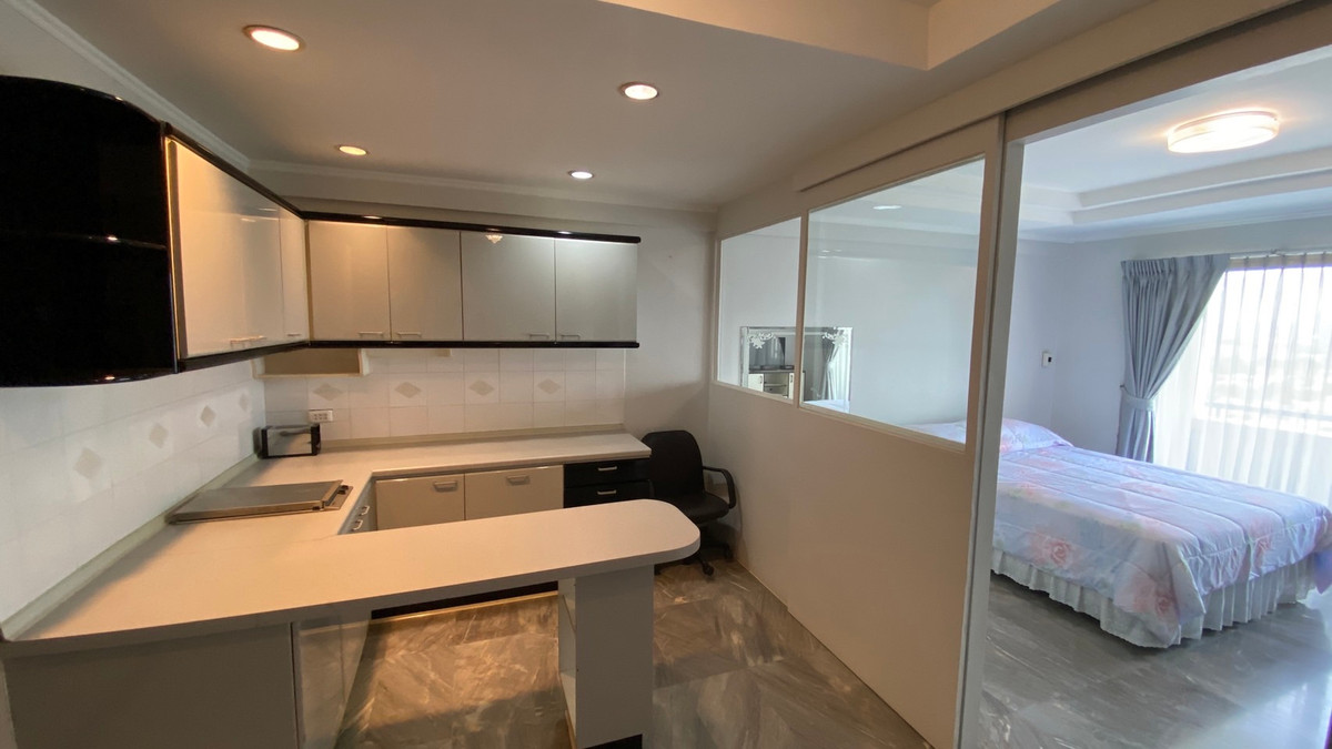 For RentCondoPattanakan, Srinakarin : Condo for rent, ready to move in, spacious room, Regent Srinakarin Tower, near Seacon Square Mall.