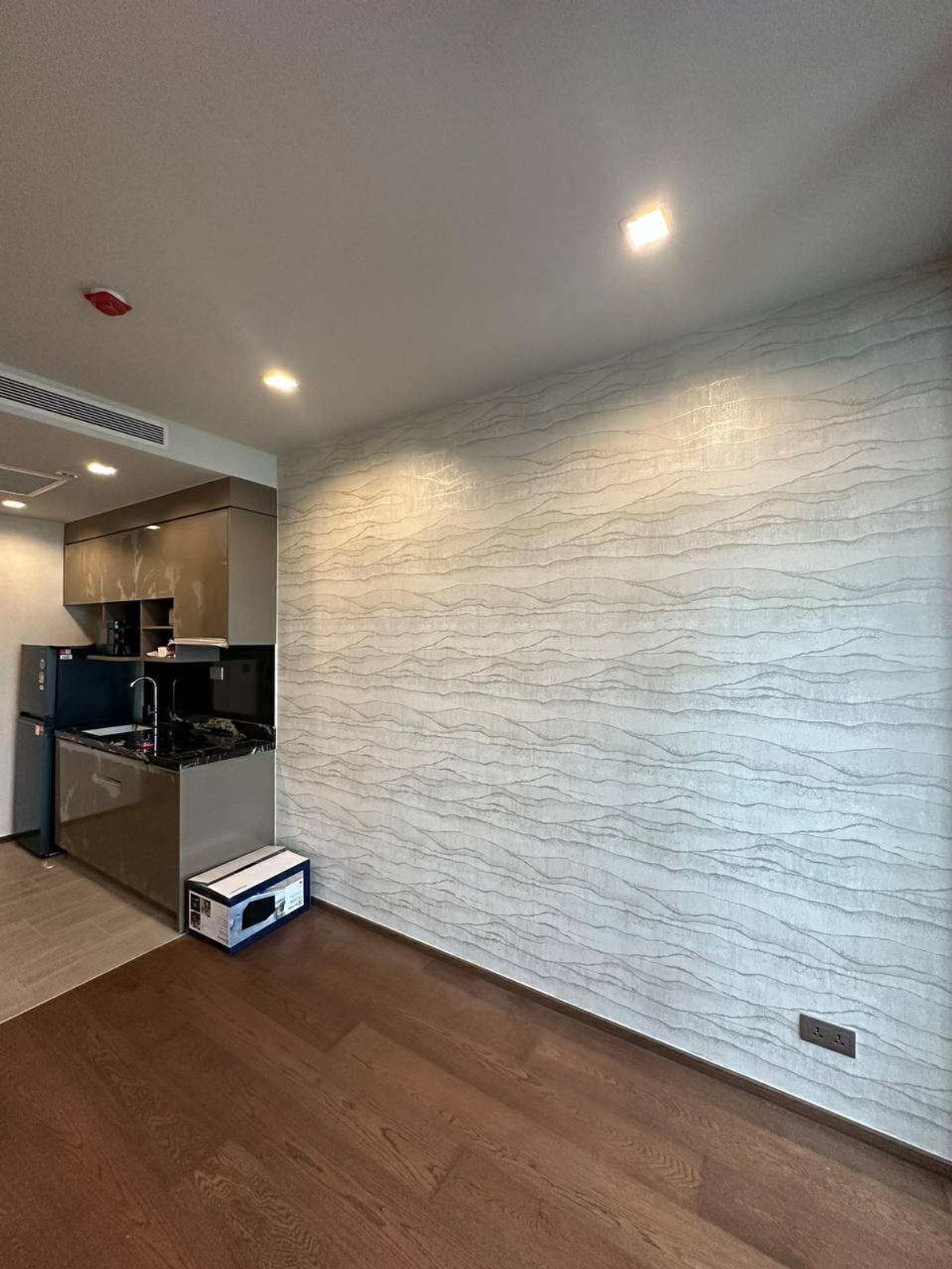 For SaleCondoAri,Anusaowaree : Ideo Q Victory【𝐒𝐄𝐋𝐋 & 𝐑𝐄𝐍𝐓】🔥A sharp modern tone with a touch of simple, cool luxury. Every detail is perfectly arranged in Victory Style.🔥 Contact Line ID: @hacondo