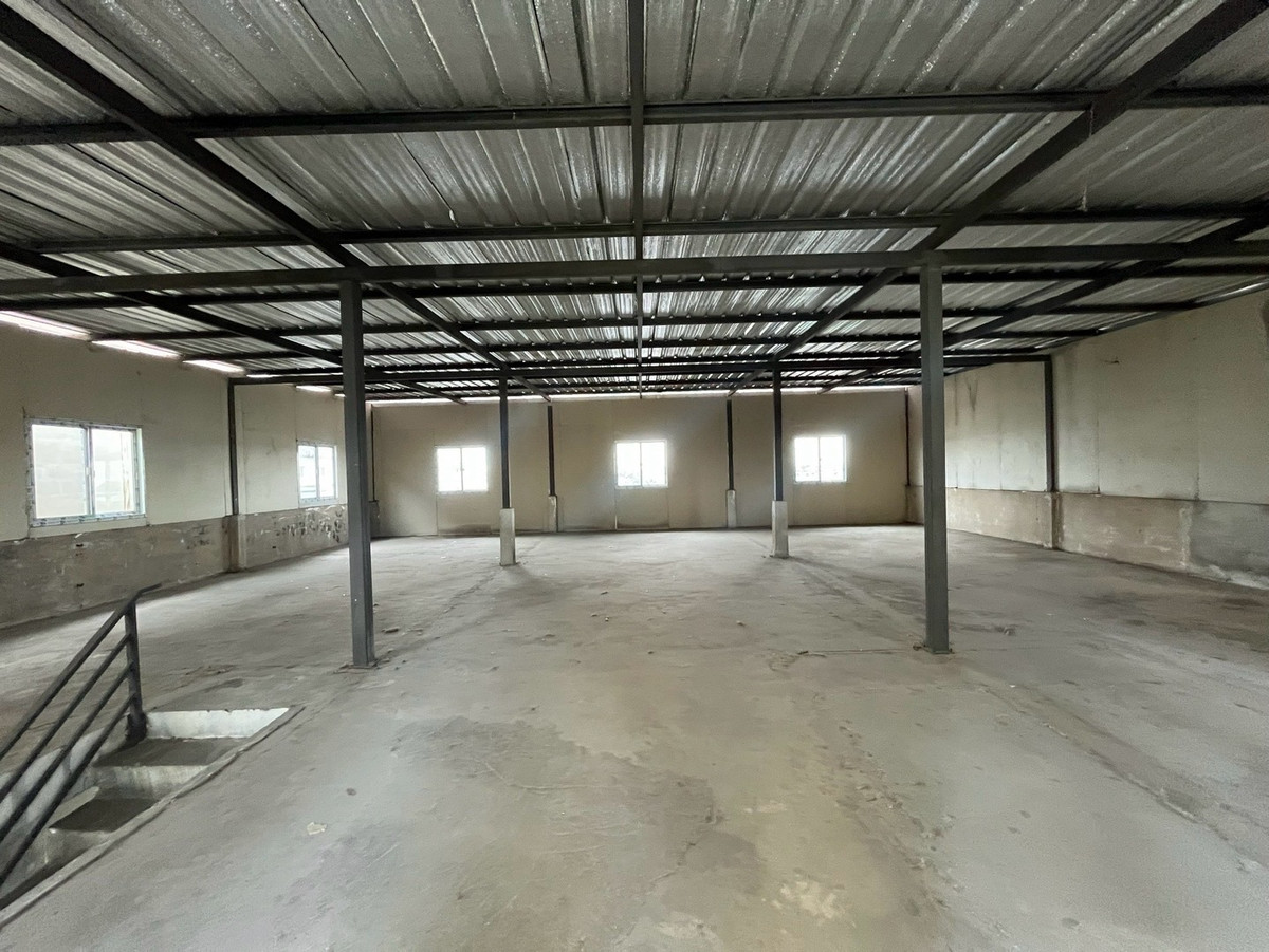 For RentWarehousePattanakan, Srinakarin : Warehouse, commercial building on the main road Phatthanakan - Prawet, near the airport / Lat Krabang / Motorway Chonburi and Bangna-Trad Road.