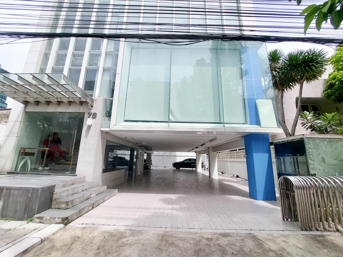 For RentShop HouseSathorn, Narathiwat : For rent, 7-story commercial building, Narathiwat Lane 15 – in the heart of Sathorn.