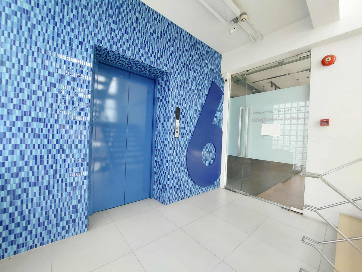 For RentShop HouseSathorn, Narathiwat : For rent, 7-story commercial building, Narathiwat Lane 15 – in the heart of Sathorn.