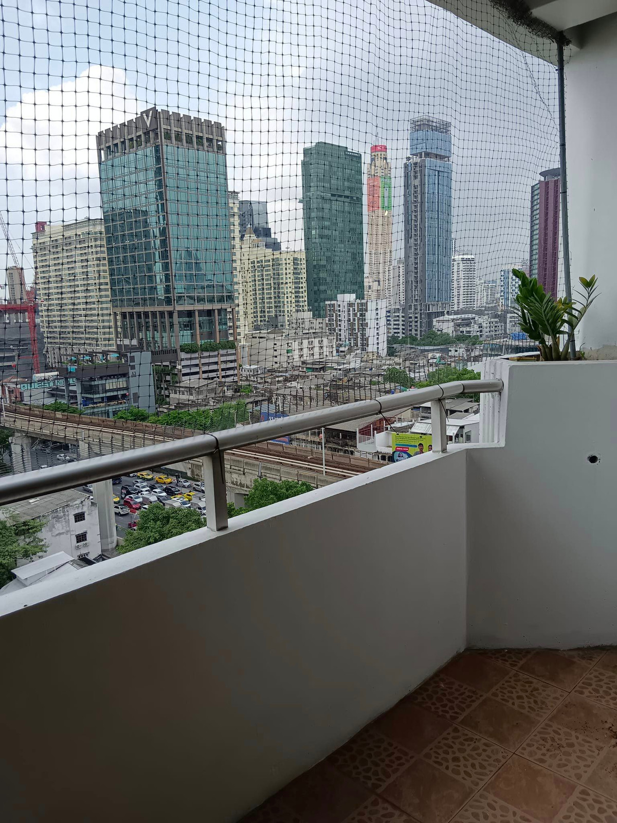 For RentCondoSiam Paragon ,Chulalongkorn,Samyan : Pathumwan Place【𝐑𝐄𝐍𝐓】🔥Classic style with warm orange lights to make the room look more expensive without trying🔥 Contact Line ID: @hacondo