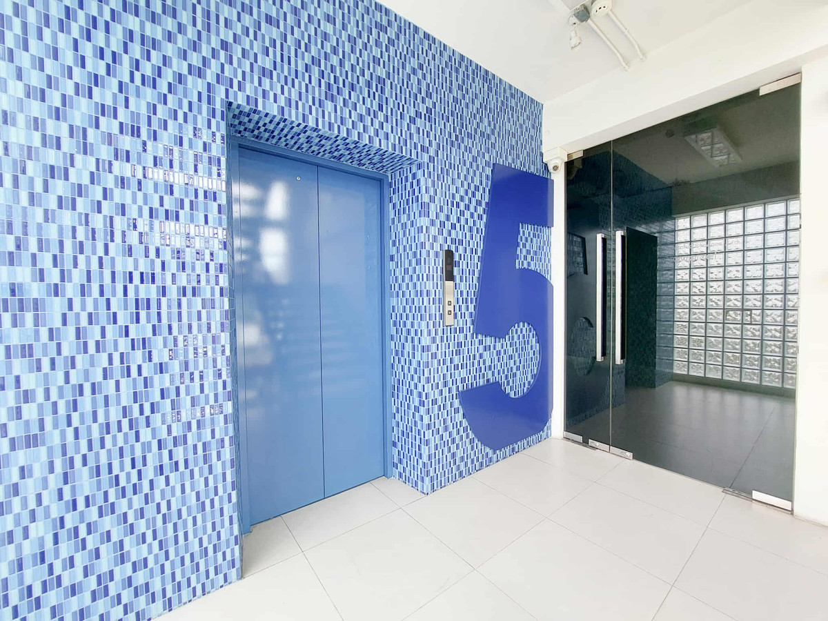 For RentShop HouseSathorn, Narathiwat : For rent, 7-story commercial building, Narathiwat Lane 15 – in the heart of Sathorn.