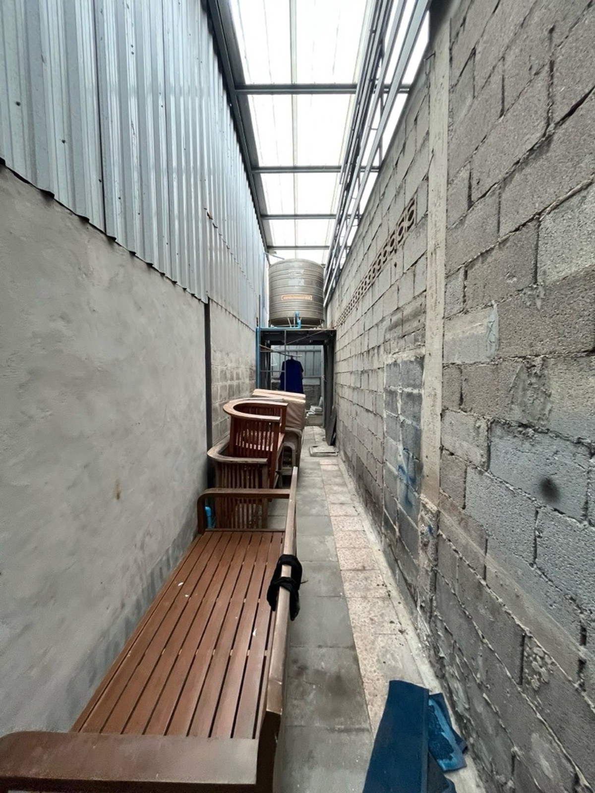 For RentWarehousePattanakan, Srinakarin : Warehouse, commercial building on the main road Phatthanakan - Prawet, near the airport / Lat Krabang / Motorway Chonburi and Bangna-Trad Road.