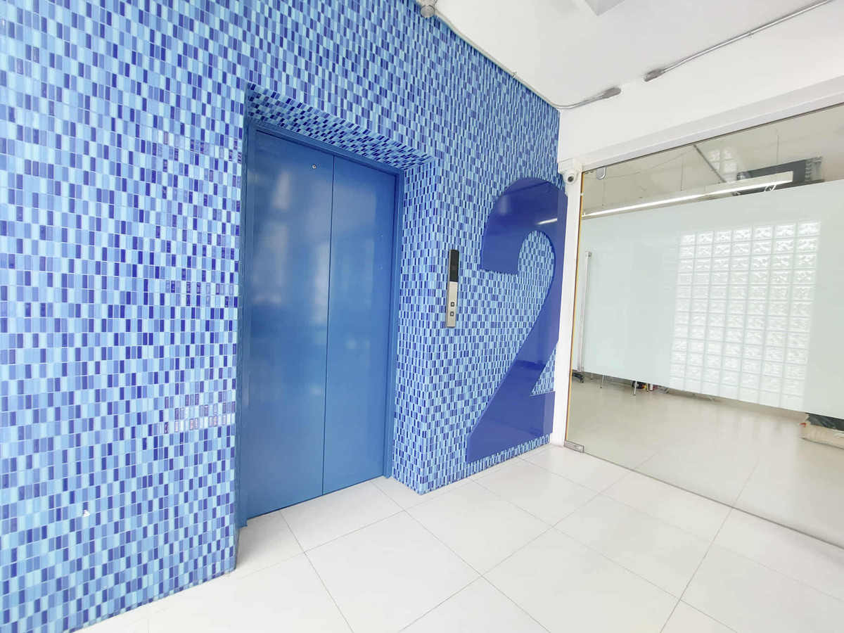 For RentShop HouseSathorn, Narathiwat : For rent, 7-story commercial building, Narathiwat Lane 15 – in the heart of Sathorn.