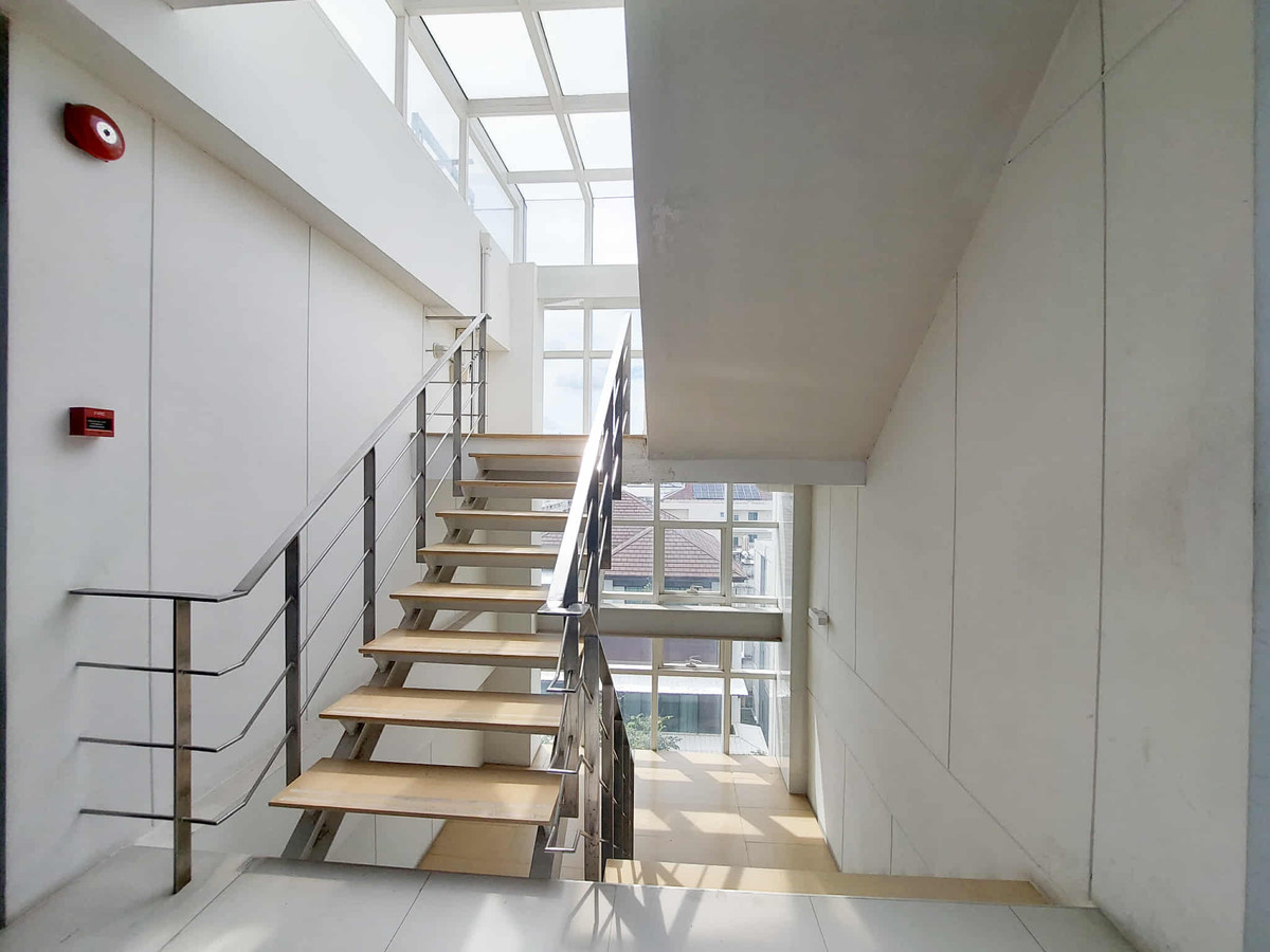 For RentShop HouseSathorn, Narathiwat : For rent, 7-story commercial building, Narathiwat Lane 15 – in the heart of Sathorn.