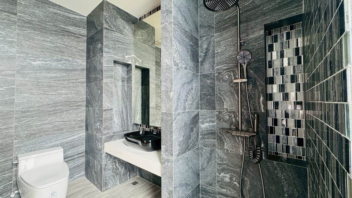 ขายบ้านเสรีไทย-นิด้า : ขายบ้านเดี่ยวหรู 3 ชั้น – 39 Exclusive รามคำแหง 108  พื้นที่ดิน 125 ตร.ว.  พื้นที่ใช้สอย 750 ตารางเมตร 8 ห้องนอน + ห้องแต่งตัว 10 ห้องน้ำ 2 ห้องครัว (ไทย + ฝรั่ง) 2 ห้องรับประทานอาหาร