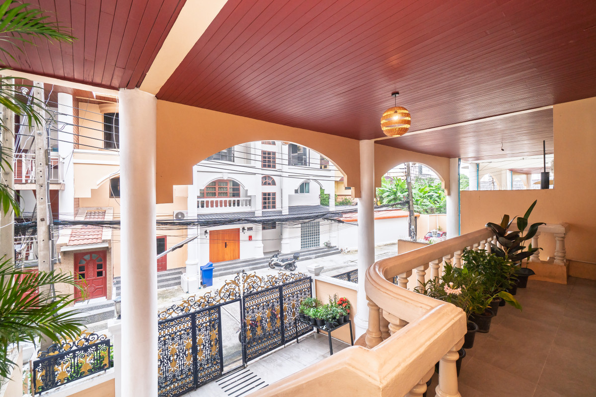 For RentTownhomeSukhumvit, Asoke, Thonglor : Townhome for rent Designed by architect With private rooftop, furniture ready to move in, Soi Thonglor Soi 25