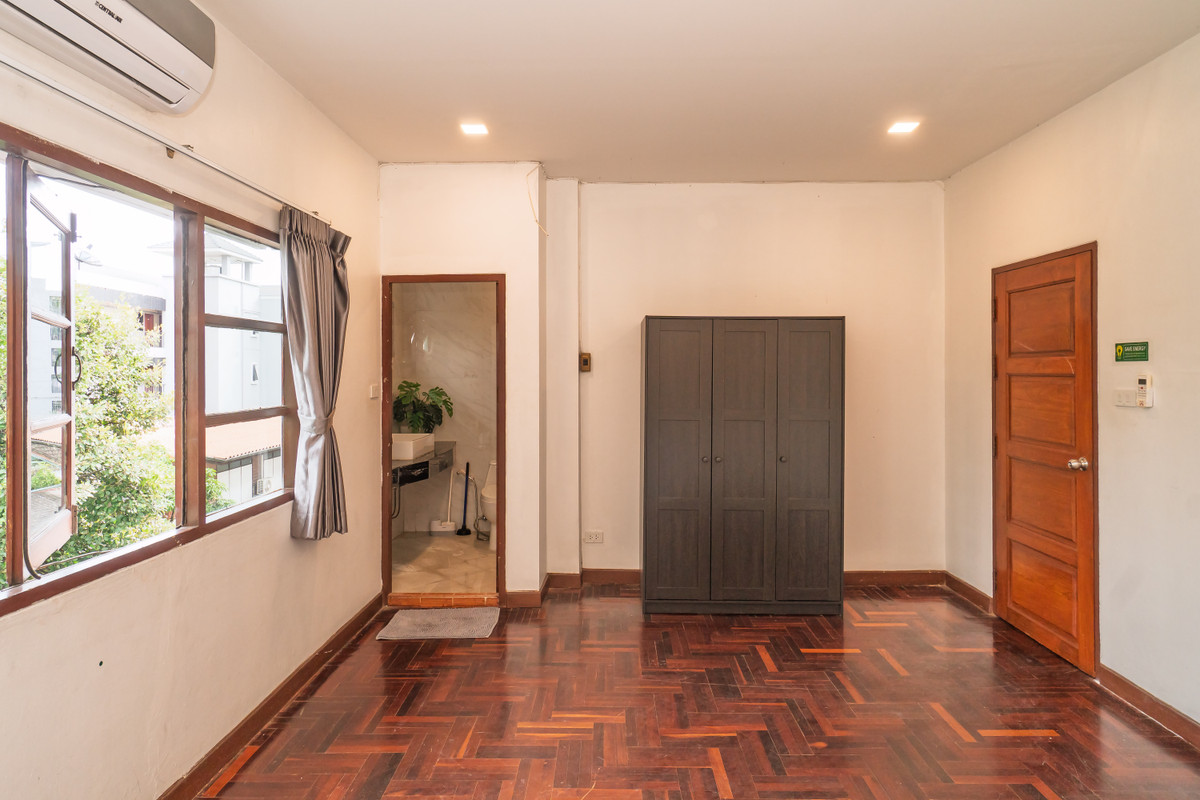 For RentTownhomeSukhumvit, Asoke, Thonglor : Townhome for rent Designed by architect With private rooftop, furniture ready to move in, Soi Thonglor Soi 25