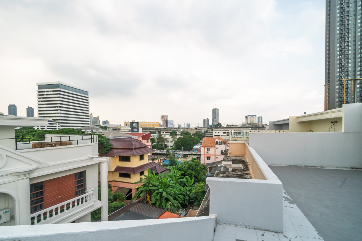 For RentTownhomeSukhumvit, Asoke, Thonglor : Townhome for rent Designed by architect With private rooftop, furniture ready to move in, Soi Thonglor Soi 25