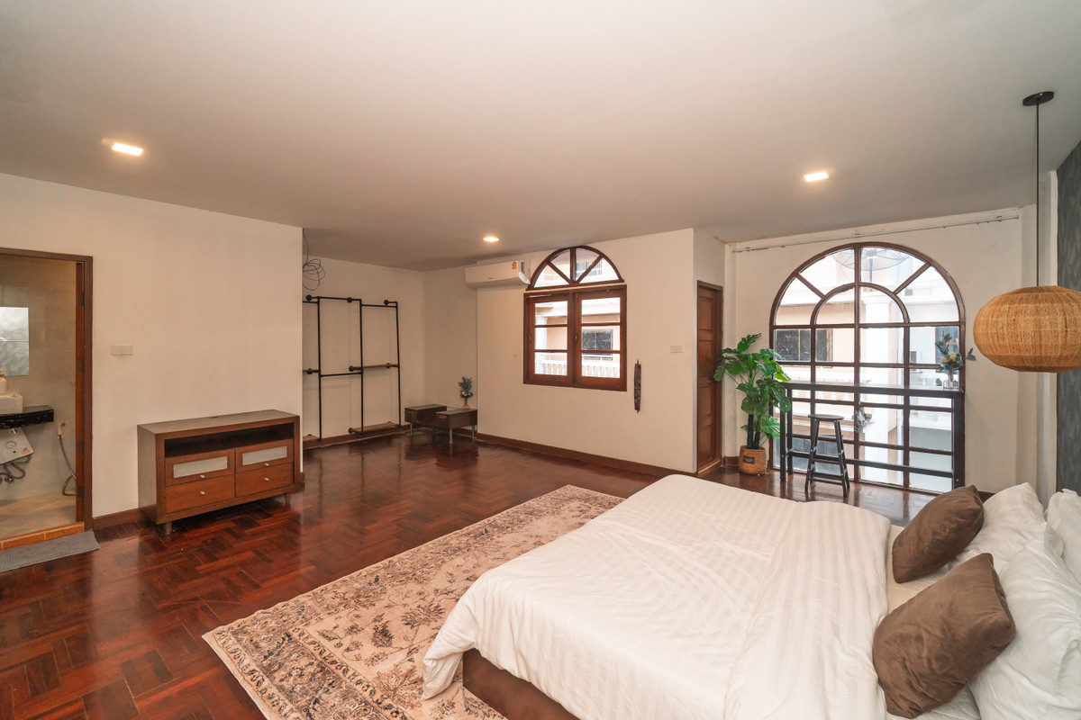 For RentTownhomeSukhumvit, Asoke, Thonglor : Townhome for rent Designed by architect With private rooftop, furniture ready to move in, Soi Thonglor Soi 25