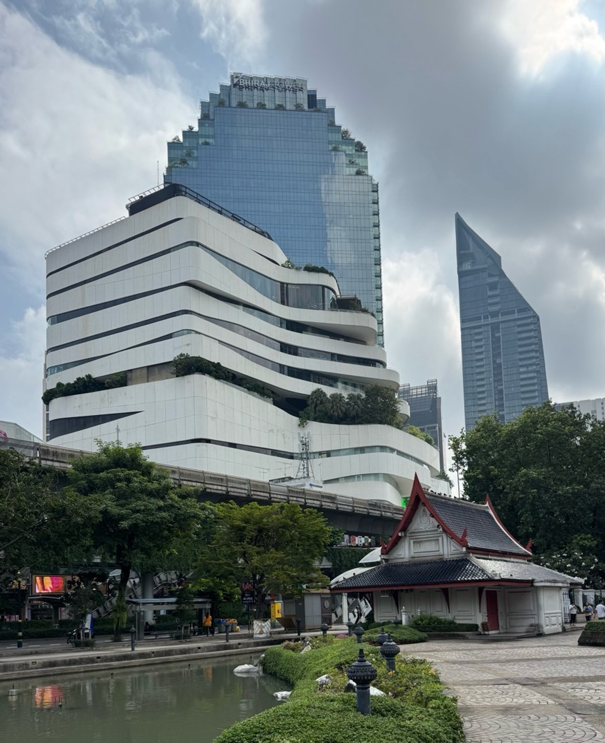 ขายบ้านสุขุมวิท อโศก ทองหล่อ : ขาย บ้านเดี่ยว 315 ตารางวา ซอย สุขุมวิท 26 และ 34 ย่าน พร้อมพงษ์ ทำเล พรีเมี่ยม มูลค่า เติบโตอย่างต่อเนื่อง