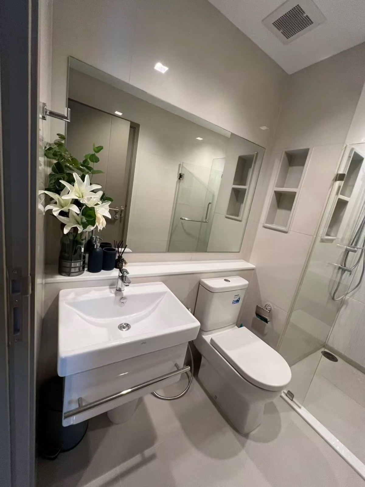 For SaleCondoRama9, Petchburi, RCA : Room for sale, 1 Bedroom Life Asoke–Rama 9, beautiful view, high floor, best price, Building B, room number 207/1685)