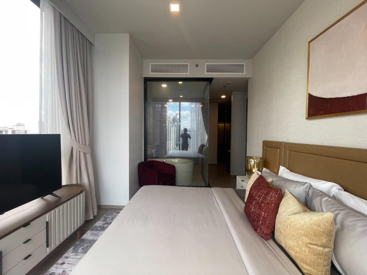 For RentCondoSukhumvit, Asoke, Thonglor : 🔥Urgent for rent🔥 Celeste Asoke, beautifully decorated room with a large balcony, fully furnished, ready to move in, next to MRT Sukhumvit and BTS Asoke.