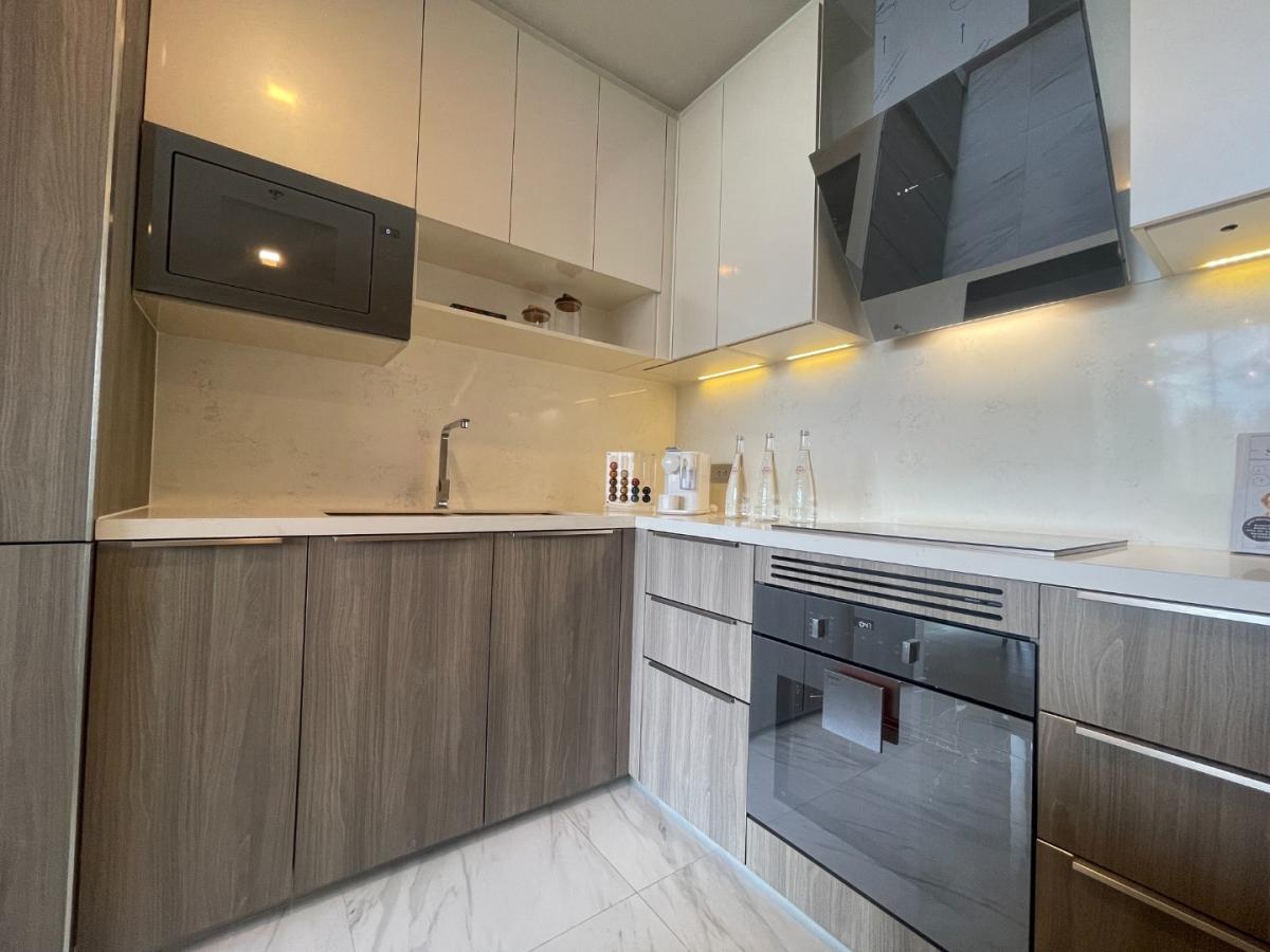 For RentCondoSukhumvit, Asoke, Thonglor : 🔥Urgent for rent🔥 Celeste Asoke, beautifully decorated room with a large balcony, fully furnished, ready to move in, next to MRT Sukhumvit and BTS Asoke.